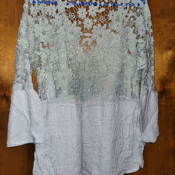 Beautiful light green lace top - Picture 2 of 4